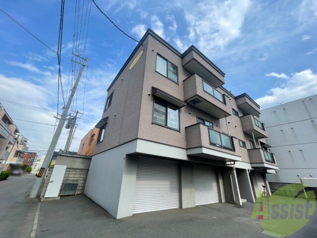 建物外観　札幌市中央区北三条西「メゾン・ド３３０」