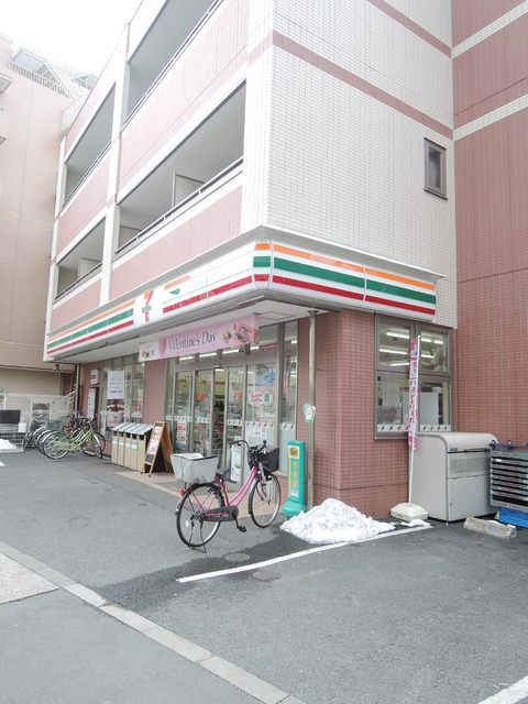 コンビニ　セブンイレブン（コンビニ）まで51m