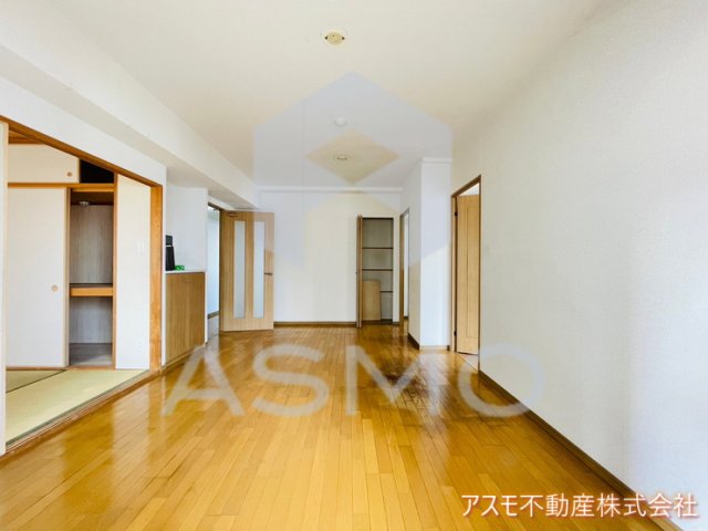 居室・リビング　同マンション別部屋参考写真
