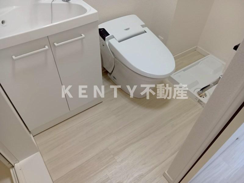 トイレ　落ち着いた色調のトイレです