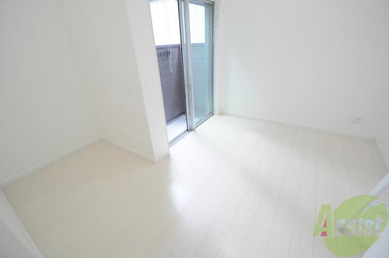 居室・リビング　白を基調にした明るいお部屋は清潔感ばっちし！
