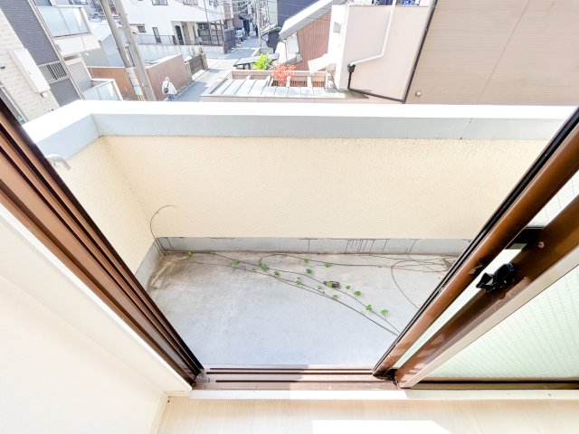 バルコニー　明るいバルコニーです