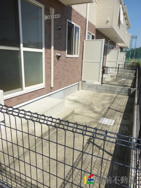 バルコニー　専用庭つき！