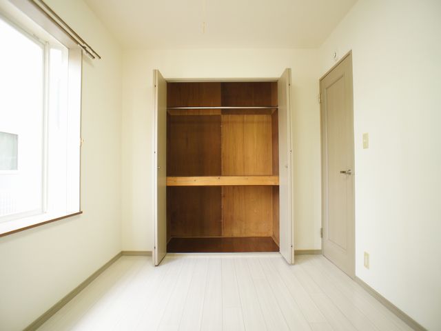 収納　充実収納付きの北側洋間です♪