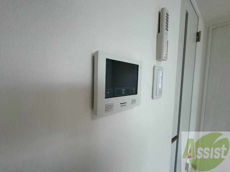 セキュリティ　モニター付きインターホンです。来客時も安心ですね。