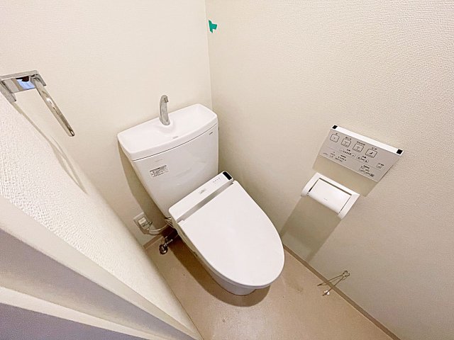 名鉄名古屋本線 堀田駅 徒歩5分 13階建 築9年のトイレ写真