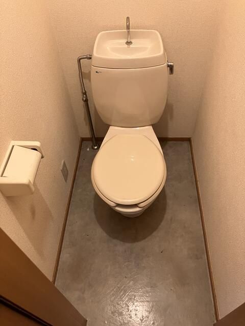 ＪＲ山手線 渋谷駅 徒歩10分 3階建 築30年のトイレ写真