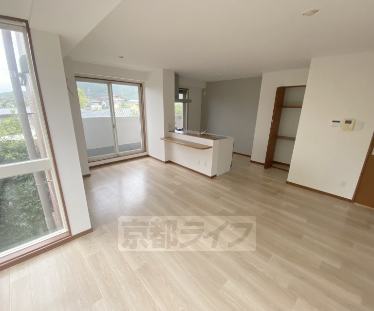 居室・リビング　閑静な住宅街に佇む豪華な賃貸マンション！ＪＲ嵯峨嵐山駅...