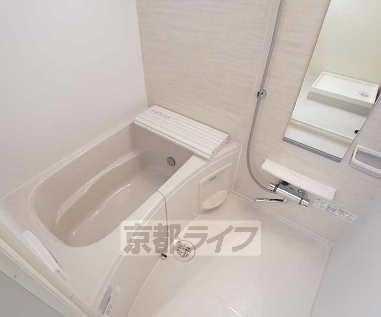 バス・シャワールーム　追い炊き付きの浴室です。