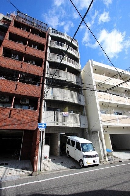 【広島市南区金屋町のマンションの建物外観】