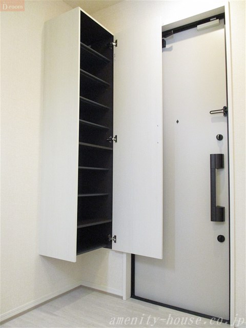 玄関　●玄関にはシューズボックス♪