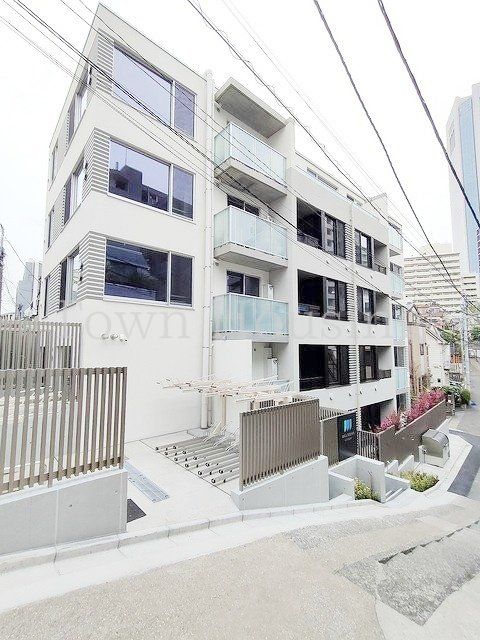 渋谷区初台のマンションの建物外観