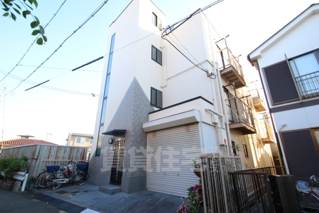堺市堺区中田出井町のマンションの建物外観