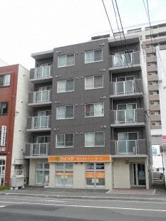 札幌市中央区南二条東のマンションの建物外観