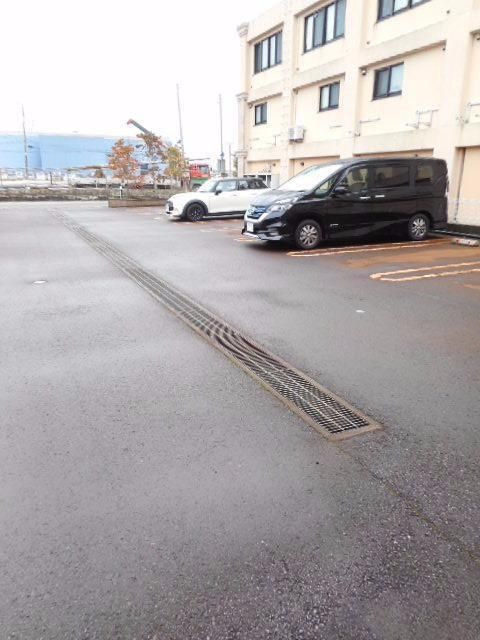 【長岡市寺島町のアパートの駐車場】