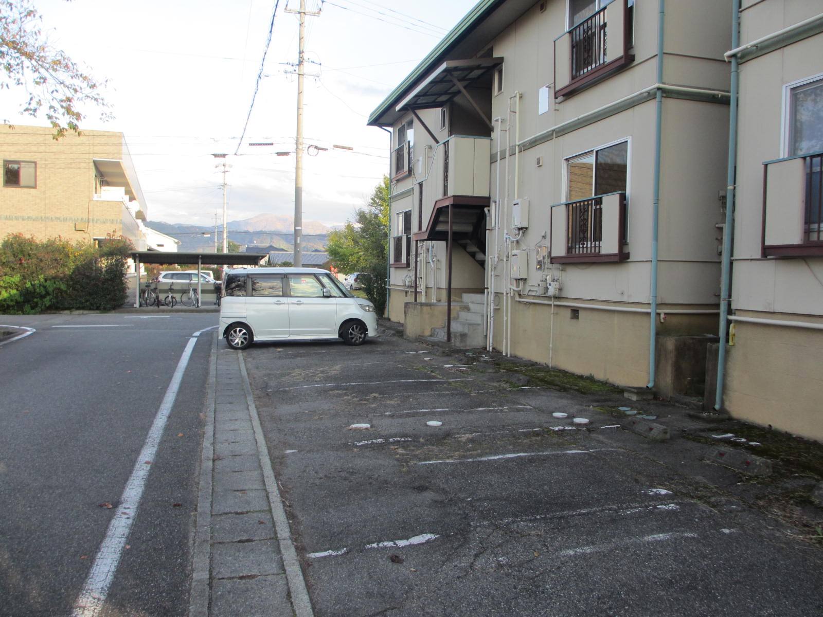 【フォーブルしろがねの駐車場】