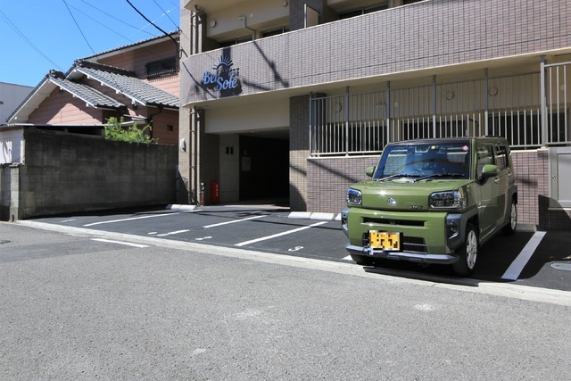 【ベルソーレ河原町の駐車場】