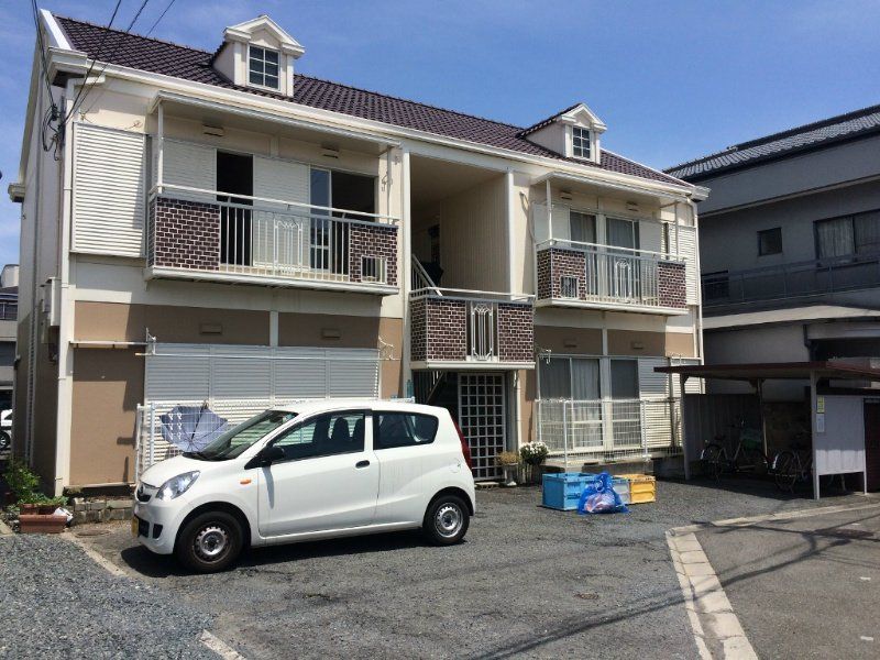 建物外観　駐車場