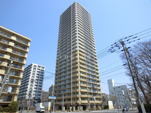 【札幌市中央区北三条西のマンションの建物外観】