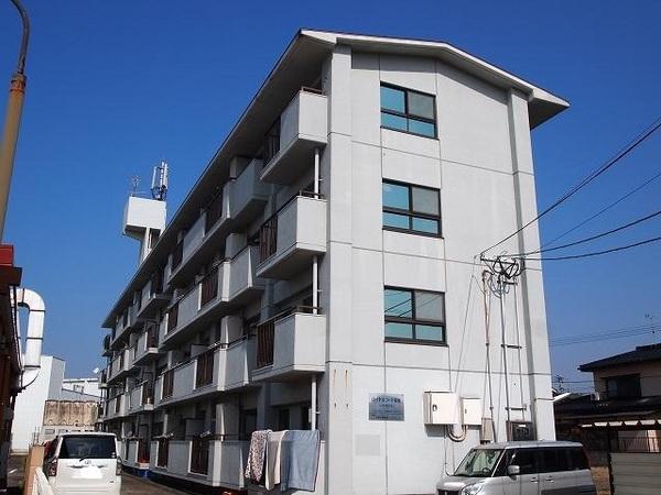 ロイヤルコート松並の建物外観