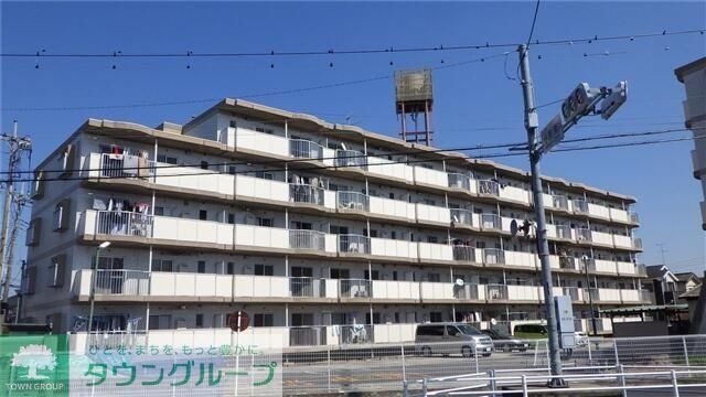 春日部市小渕のマンションの建物外観