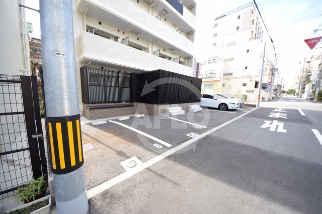 【大阪市天王寺区堀越町のマンションの駐車場】