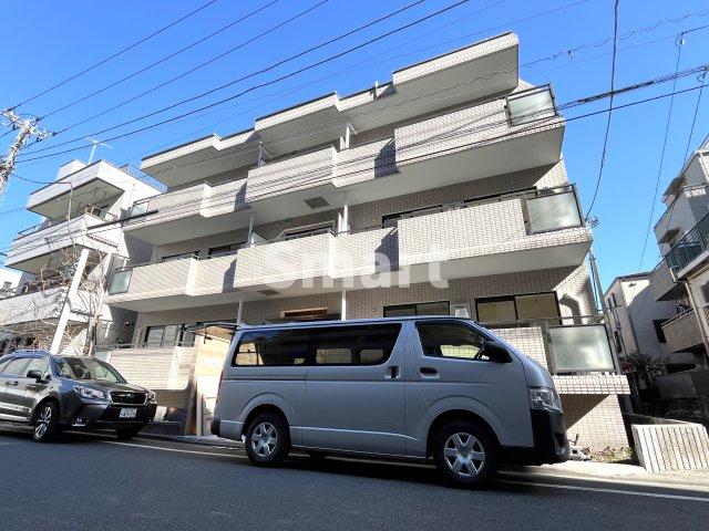 中野区本町のマンションの建物外観