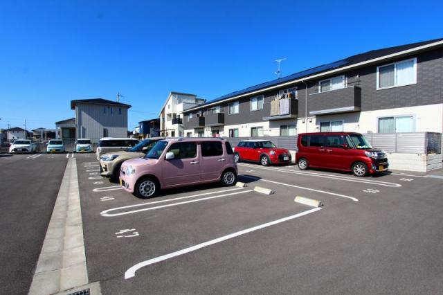 【高松市上林町のアパートの駐車場】