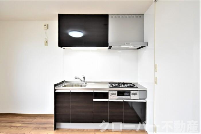 キッチン　３口ガスコンロ付きビルトインキッチン