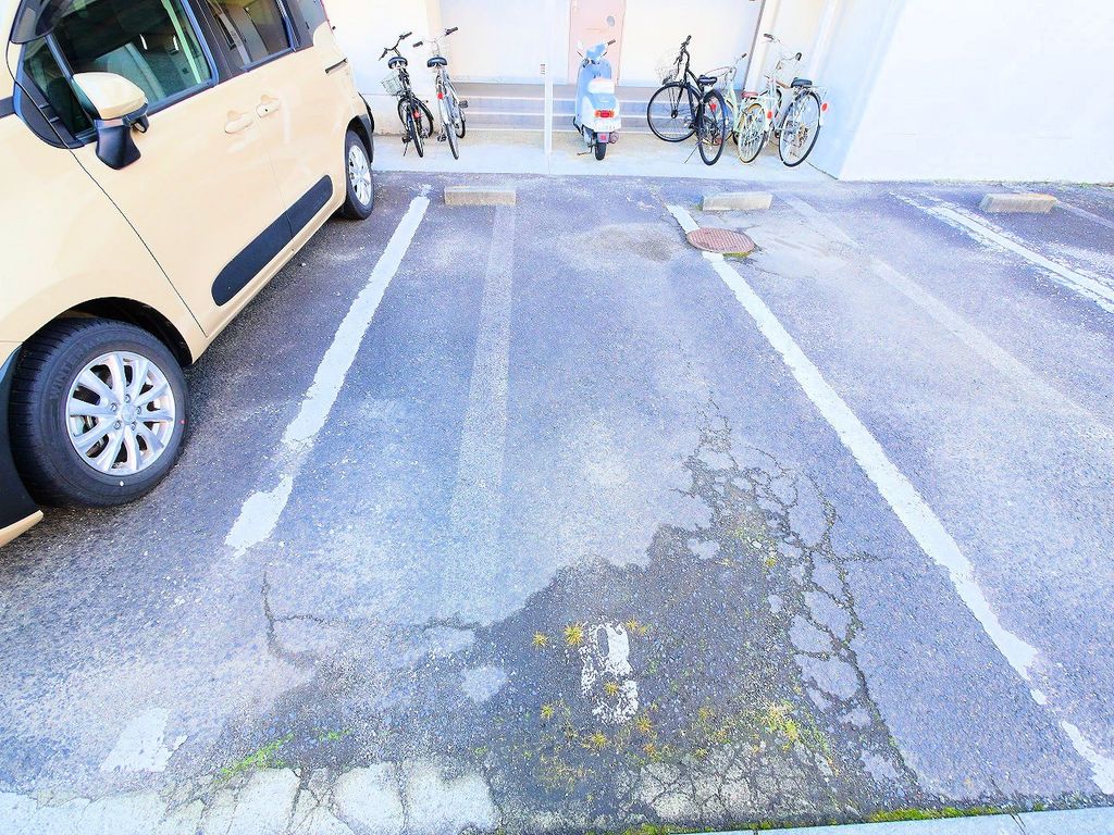 駐車場　駐車場