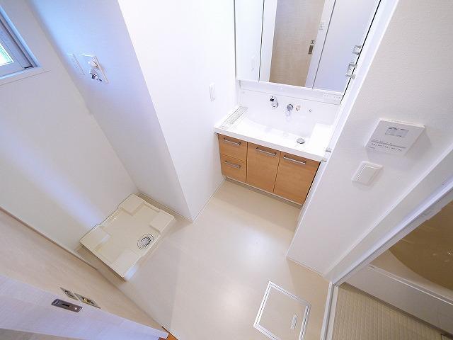 洗面設備　スペースが確保できる洗面所です