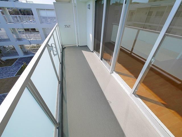 バルコニー　お洗濯にも便利なバルコニー付き