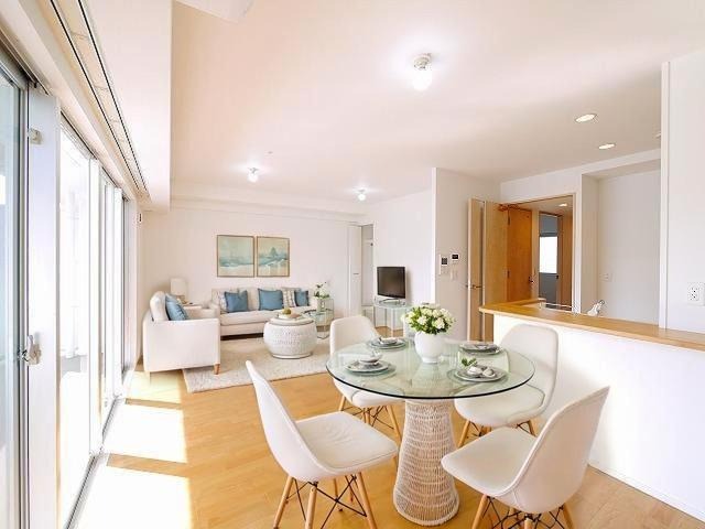 居室・リビング　CGで家具等を配置したもので家具等は含まれません