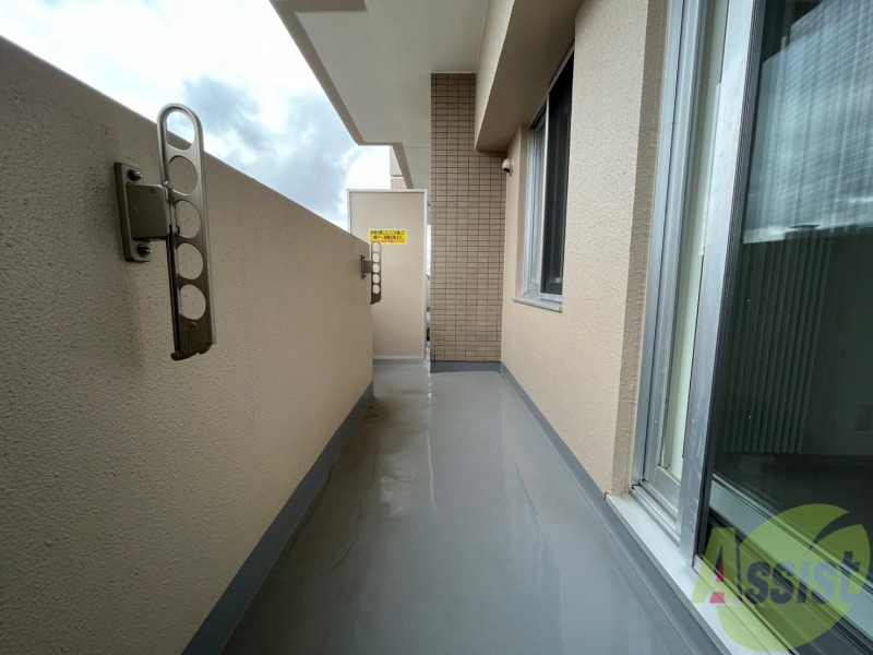 バルコニー　窓を開けると風通しも良く、気分も上がりそう！