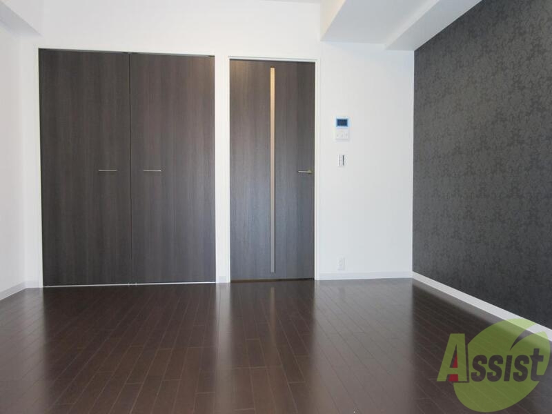 居室・リビング　アクセントクロスがお洒落な洋室