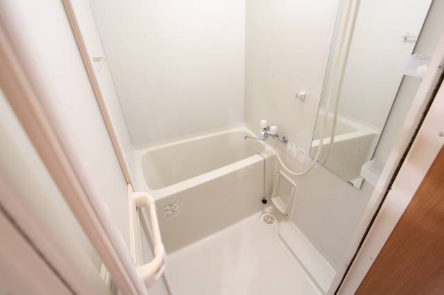 バス・シャワールーム　※同タイプの部屋の写真を流用しています。