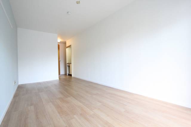 居室・リビング　※同タイプの部屋の写真を流用しています。