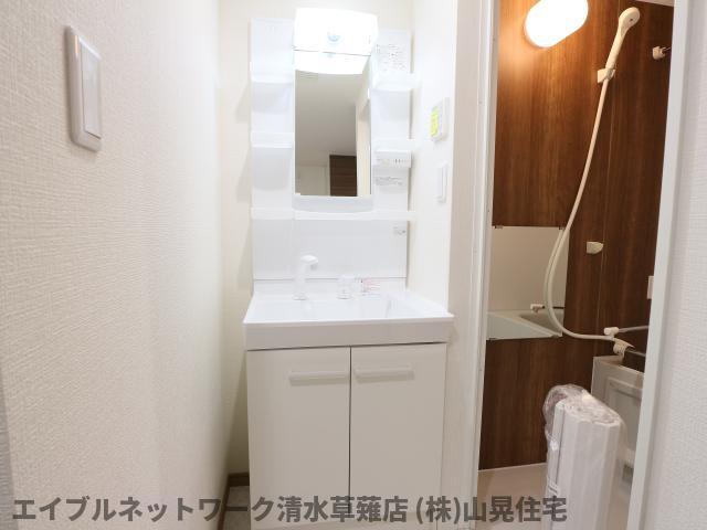 洗面設備　使いやすい独立洗面台です