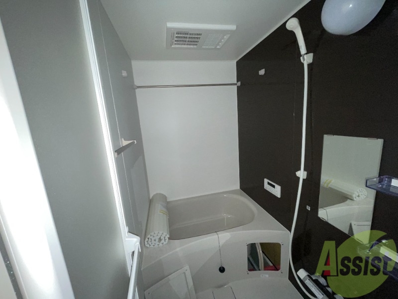 バス・シャワールーム　浴室乾燥、追い焚き機能がついてます。便利ですね～