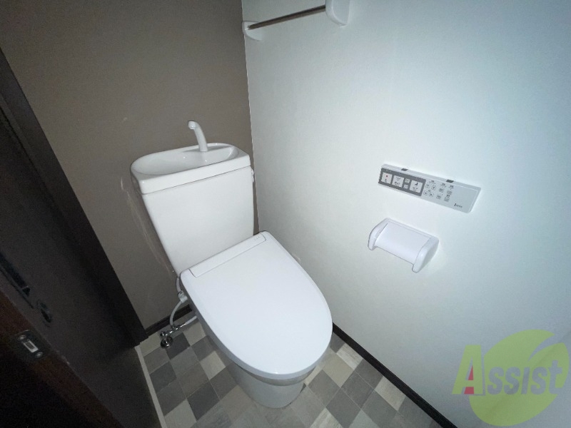 トイレ　温水洗浄便座は使い勝手も良く嬉しいですね。