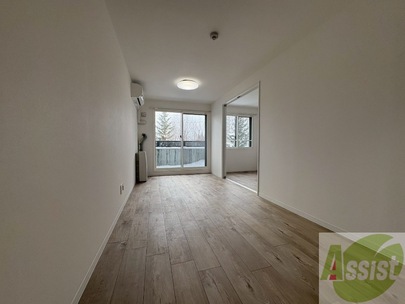 居室・リビング　広々としたリビングですね。使い勝手がよさそうですね！