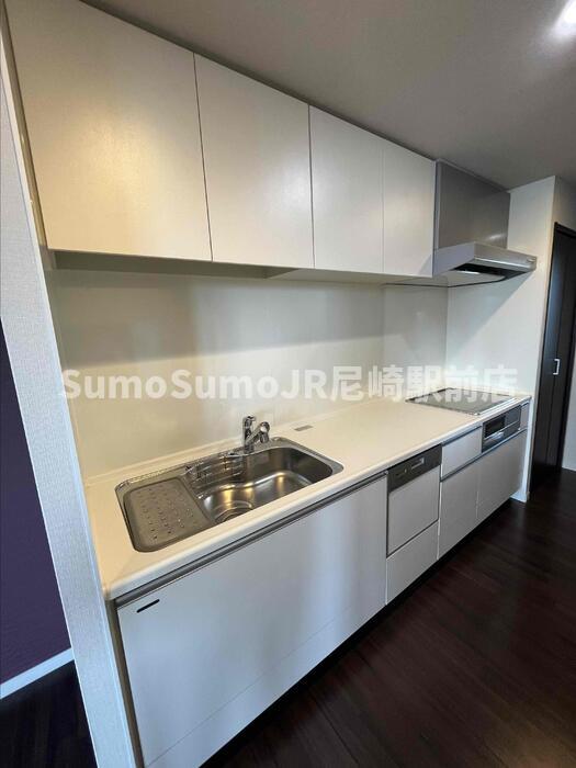 キッチン　コンパクトなキッチンで掃除もラクラク