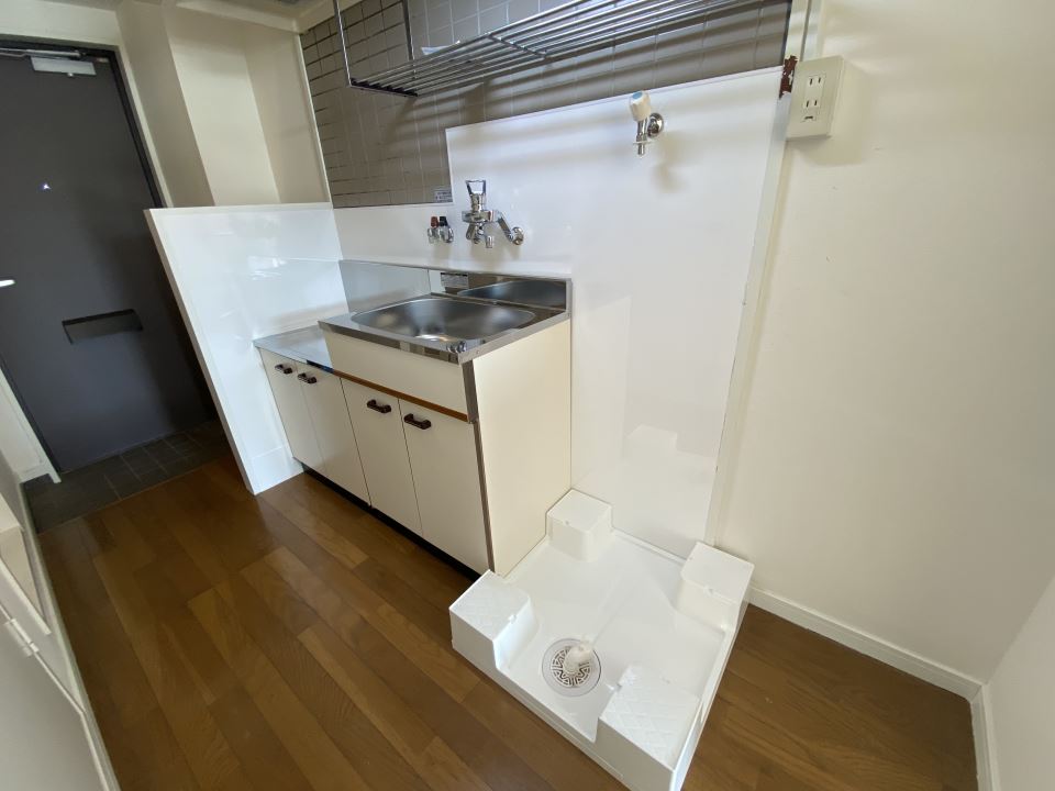 キッチン　調理スペースあり、２畳のキッチンです