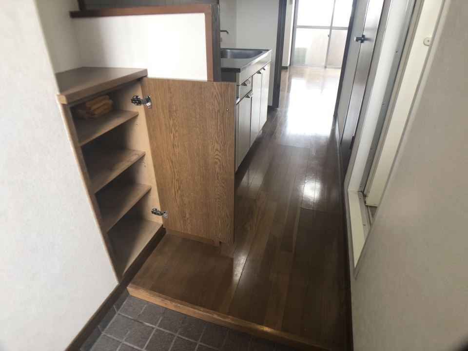 玄関　シューズボックスあります