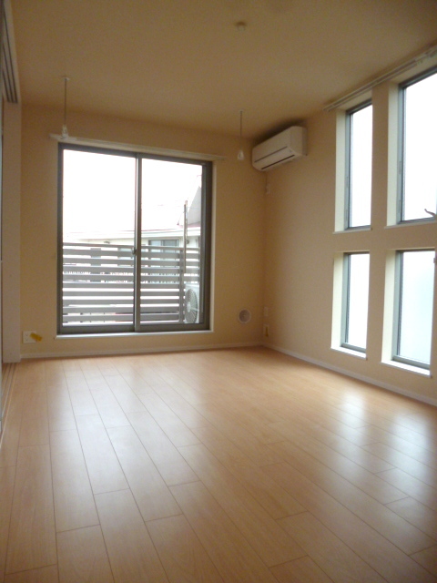 居室・リビング　★2面採光のリビングです★　別のお部屋の写真です♪