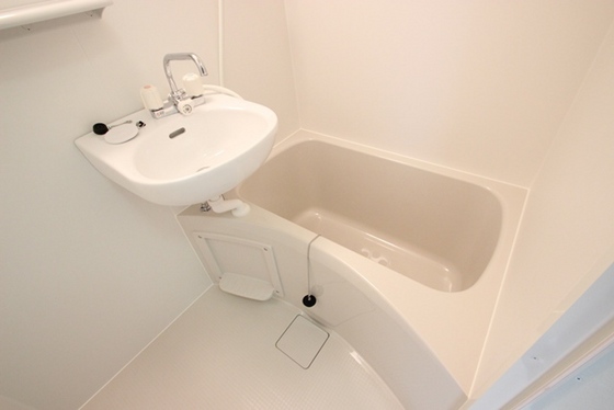 バス・シャワールーム　※別部屋の写真です。