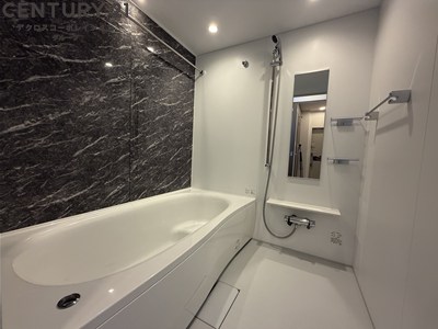 バス・シャワールーム　浴室乾燥機付きで便利です！