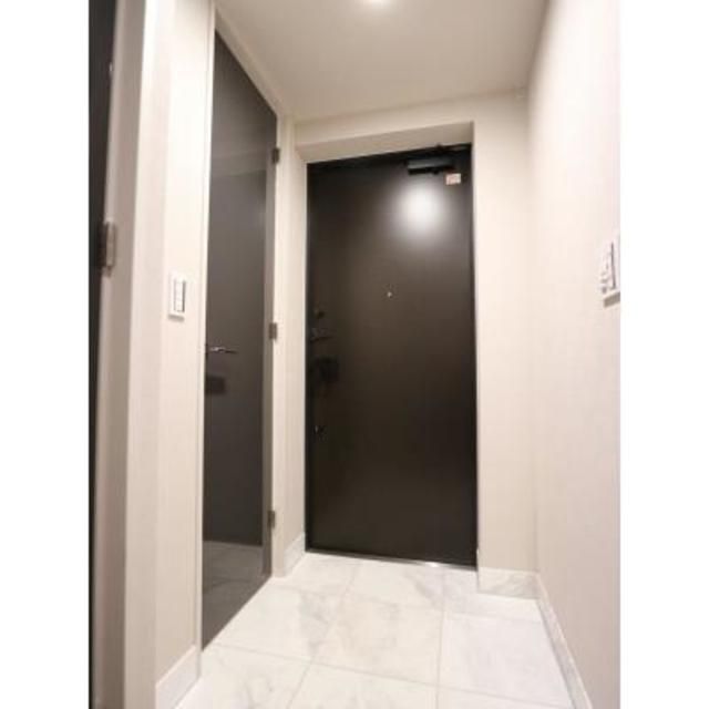 玄関　写真は同タイプ住居です。