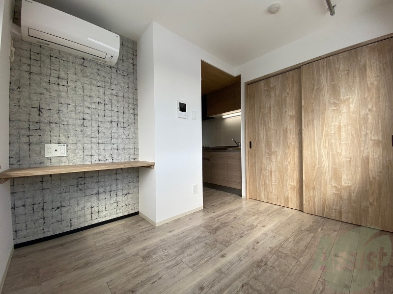 居室・リビング　隅々から洋室を撮影したので、イメージを掴んでください。