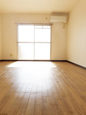 居室・リビング　※写真は他号室です